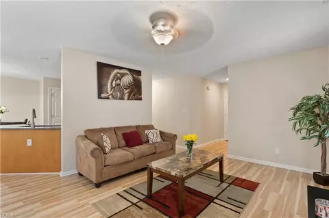 324 W Queen St, Hampton, VA 23669 photo 4