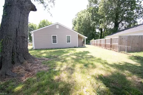 Exterior - 531 Price St, Hampton, VA 23663 photo 3 of 6