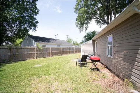 Exterior - 531 Price St, Hampton, VA 23663 photo 5 of 6