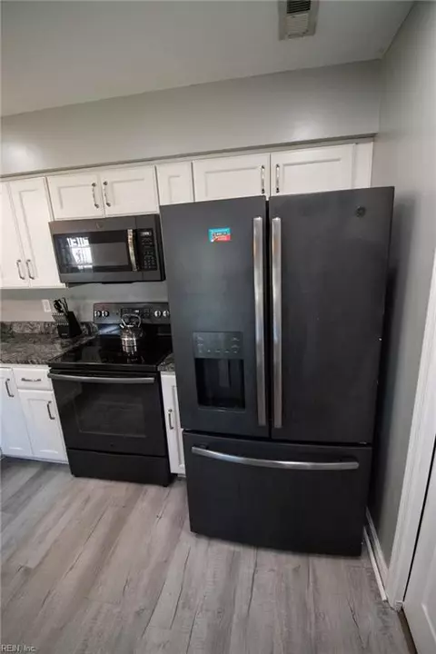Kitchen - 531 Price St, Hampton, VA 23663 photo 5 of 5
