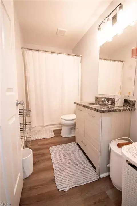 Bath - 531 Price St, Hampton, VA 23663 photo 1 of 3