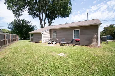 Exterior - 531 Price St, Hampton, VA 23663 photo 4 of 6