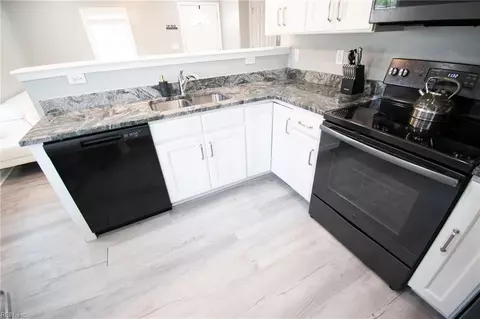 Kitchen - 531 Price St, Hampton, VA 23663 photo 3 of 5