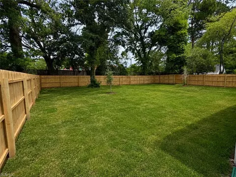 Exterior - 128 Blake Rd, Norfolk, VA 23505 photo 6 of 8