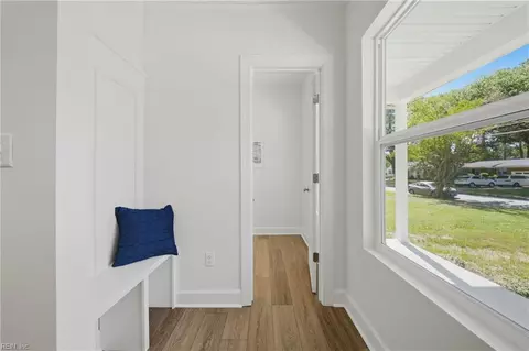 Entry Way - 128 Blake Rd, Norfolk, VA 23505 photo 3 of 9