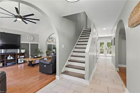 Entry Way - 3 Hunter Trce, Hampton, VA 23669 photo 2 of 5