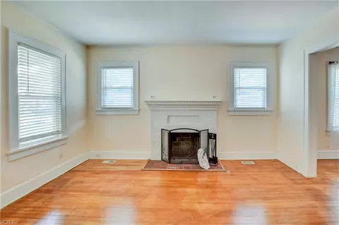 Living - 2015 N Mallory St, Hampton, VA 23664 photo 3 of 5