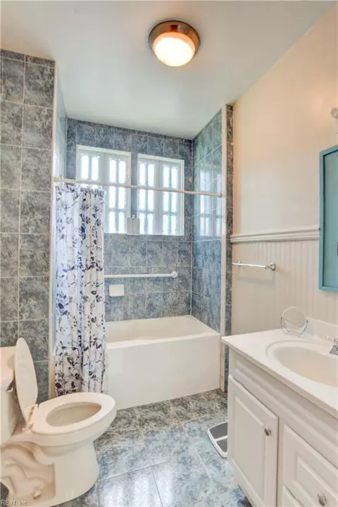 Bath - 2015 N Mallory St, Hampton, VA 23664 photo 2 of 4