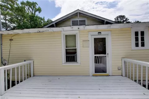 Exterior - 2015 N Mallory St, Hampton, VA 23664 photo 4 of 8