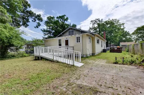 Exterior - 2015 N Mallory St, Hampton, VA 23664 photo 8 of 8