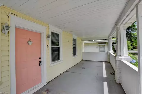 Exterior - 2015 N Mallory St, Hampton, VA 23664 photo 2 of 8