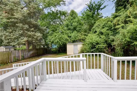 Exterior - 2015 N Mallory St, Hampton, VA 23664 photo 5 of 8