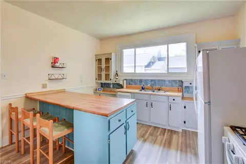 Kitchen - 2015 N Mallory St, Hampton, VA 23664 photo 1 of 4