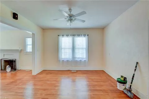 Living - 2015 N Mallory St, Hampton, VA 23664 photo 5 of 5