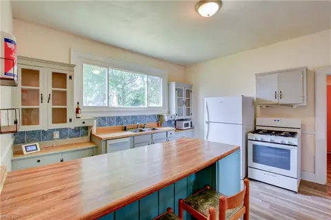 Kitchen - 2015 N Mallory St, Hampton, VA 23664 photo 3 of 4