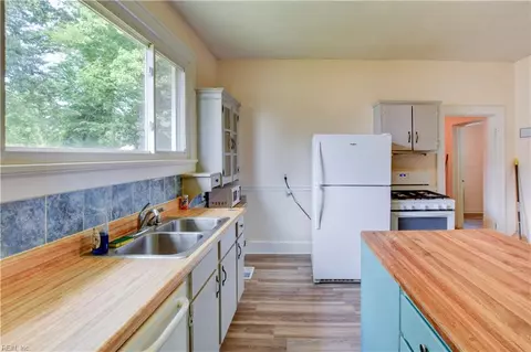 Kitchen - 2015 N Mallory St, Hampton, VA 23664 photo 2 of 4