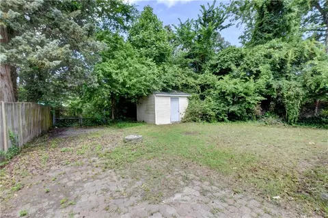 Exterior - 2015 N Mallory St, Hampton, VA 23664 photo 7 of 8