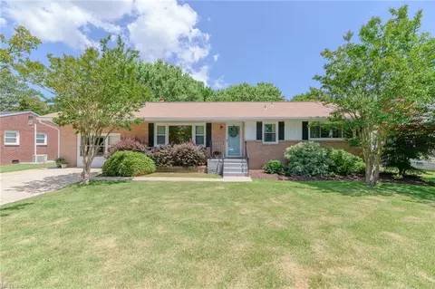 110 Pine St, Yorktown, VA 23693