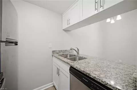 Kitchen - 28 Pacific Dr #2, Hampton, VA 23666 photo 3 of 3