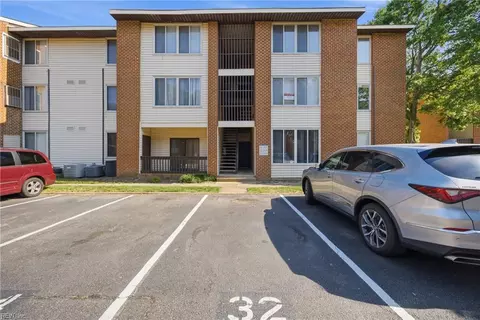 Exterior - 28 Pacific Dr #2, Hampton, VA 23666 photo 2 of 3