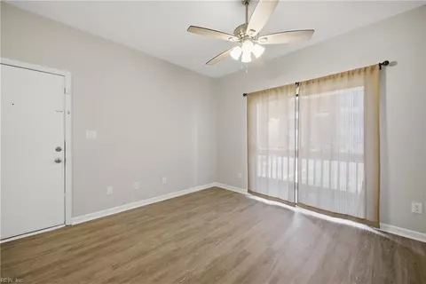 Living - 28 Pacific Dr #2, Hampton, VA 23666 photo 2 of 3