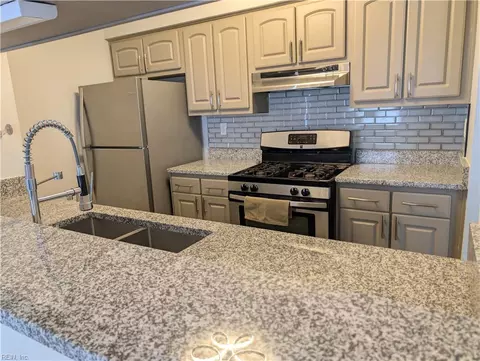 1158 Hillock Xing, Virginia Beach, VA 23455