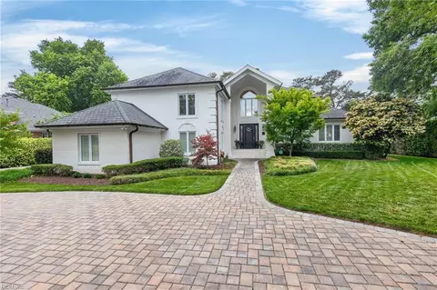100 Holly Cres, Virginia Beach, VA 23451
