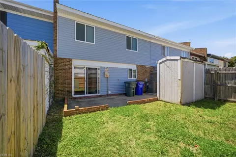 Exterior - 1006 Bowe Pl, Norfolk, VA 23504 photo 4 of 8