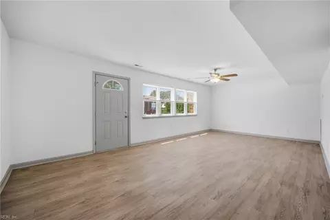 Living - 1006 Bowe Pl, Norfolk, VA 23504 photo 1 of 4