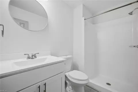 Bath - 1006 Bowe Pl, Norfolk, VA 23504 photo 2 of 2