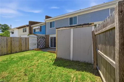 Exterior - 1006 Bowe Pl, Norfolk, VA 23504 photo 7 of 8