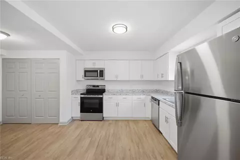 Kitchen - 1006 Bowe Pl, Norfolk, VA 23504 photo 1 of 2