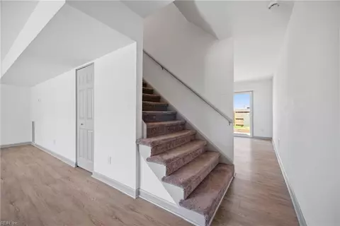 Entry Way - 1006 Bowe Pl, Norfolk, VA 23504 photo 1 of 1
