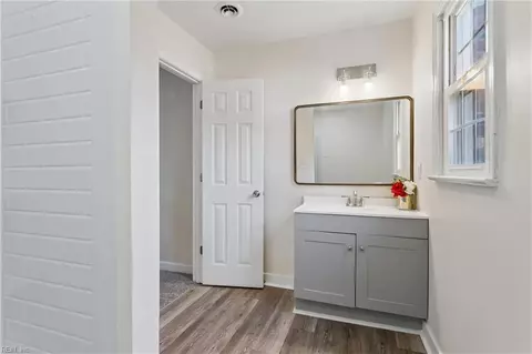 Bath - 377 Whealton Rd, Hampton, VA 23666 photo 4 of 5