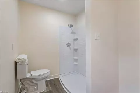 Bath - 377 Whealton Rd, Hampton, VA 23666 photo 3 of 5