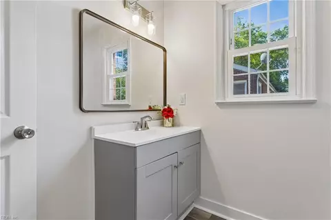 Bath - 377 Whealton Rd, Hampton, VA 23666 photo 5 of 5