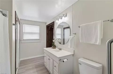 Bath - 155 Shenandoah Rd, Hampton, VA 23661 photo 2 of 3
