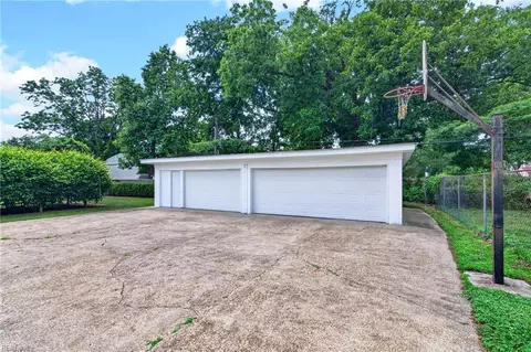 Exterior - 155 Shenandoah Rd, Hampton, VA 23661 photo 4 of 5