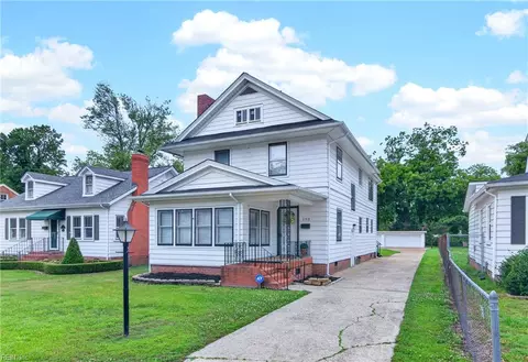 Exterior - 155 Shenandoah Rd, Hampton, VA 23661 photo 2 of 5
