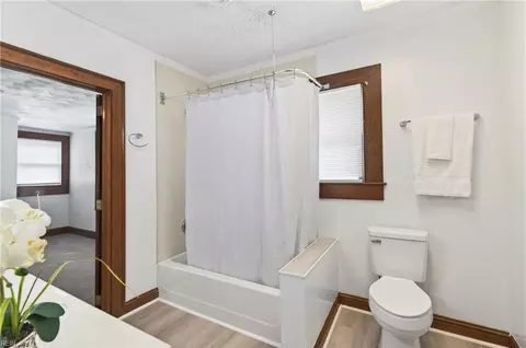 Bath - 155 Shenandoah Rd, Hampton, VA 23661 photo 3 of 3