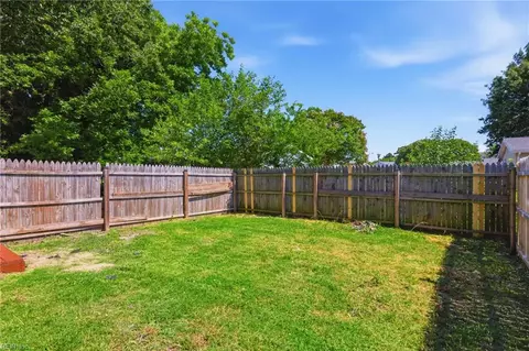 Exterior - 26 Bernard Ave, Hampton, VA 23669 photo 7 of 8
