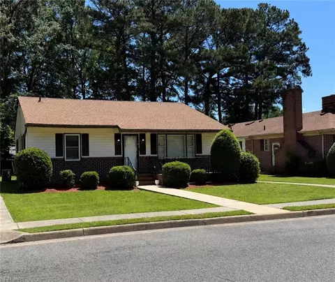 213 S College Dr, Franklin, VA 23851