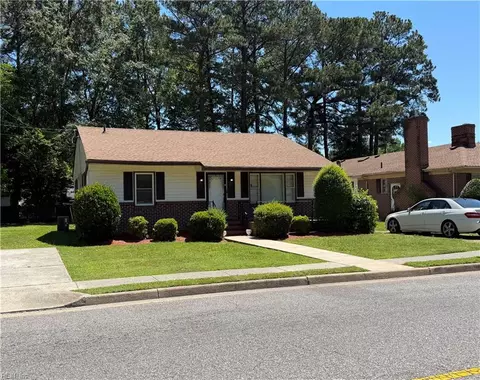 213 S College Dr, Franklin, VA 23851