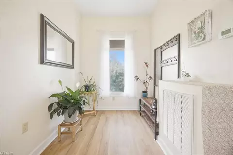 Entry Way - 12 Knodishall Way, Hampton, VA 23664 photo 3 of 7