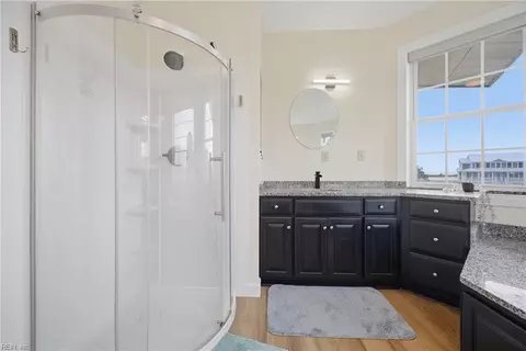 Bath - 12 Knodishall Way, Hampton, VA 23664 photo 1 of 3