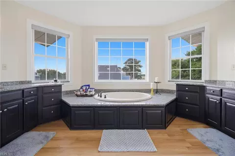 Bath - 12 Knodishall Way, Hampton, VA 23664 photo 1 of 4