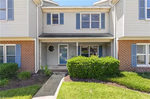 25 Hollis Wood Dr, Hampton, VA 23666