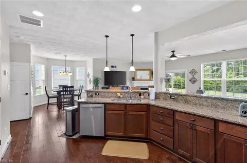 Entry Way - 103 Stonehurst Rd, Hampton, VA 23669 photo 4 of 13
