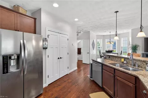 Entry Way - 103 Stonehurst Rd, Hampton, VA 23669 photo 5 of 13