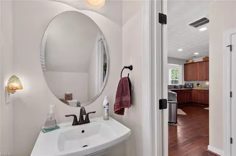 Entry Way - 103 Stonehurst Rd, Hampton, VA 23669 photo 2 of 13